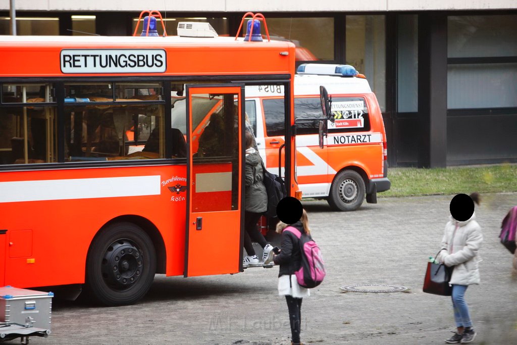 Reizgas gesprueht Schule Koeln Chorweiler Merienstr P33.JPG